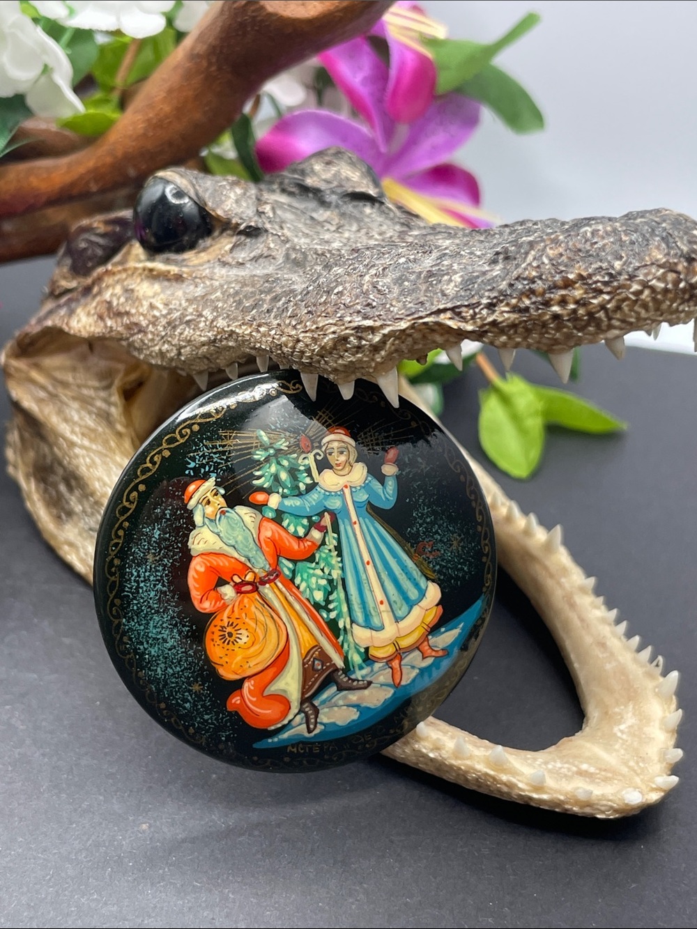 Russian Lacqure folk art pained brooch vintage - Picture 1 of 5